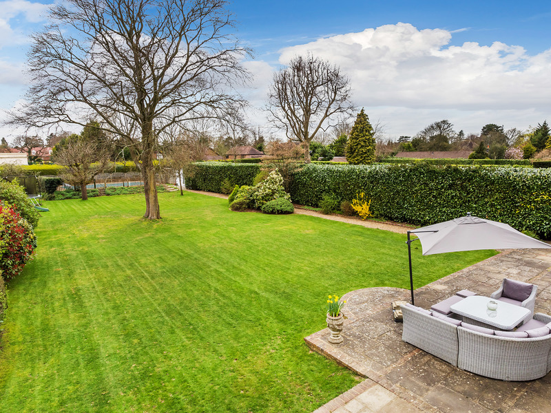 6 Bed House Detached For Sale in Warlingham